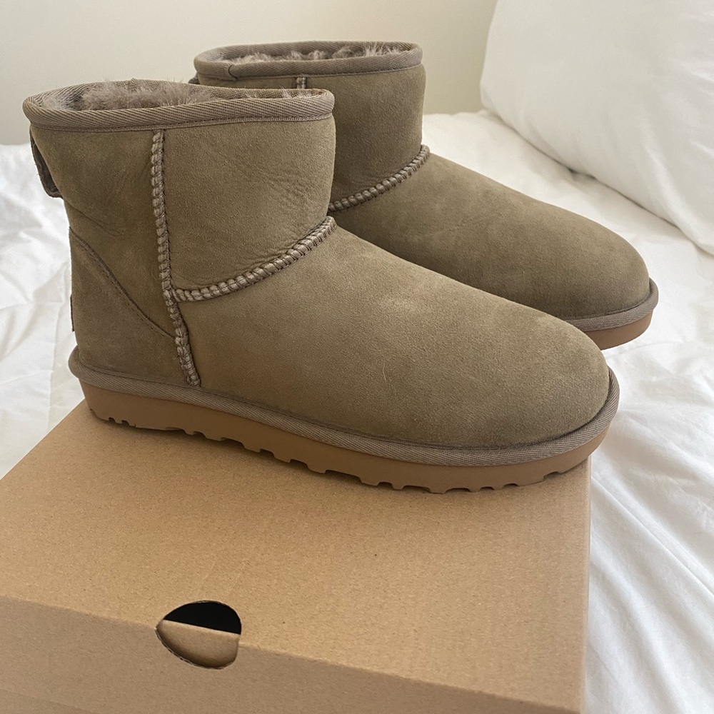 UGG Classic Mini II